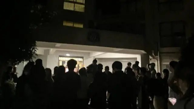 自6月7日起，民众连日在重庆虐杀动物涉案者李某住所所属的社区聚集抗议。