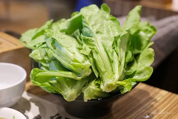 曾获必比登推荐的尚牛二馆搬北屯 温体牛钻石肉角有嚼劲 23 ▲▼台中北屯尚牛二館溫體牛肉鍋、牛肉盤與牛筋鍋底。(圖/《飛天璇的口袋》授權提供)
