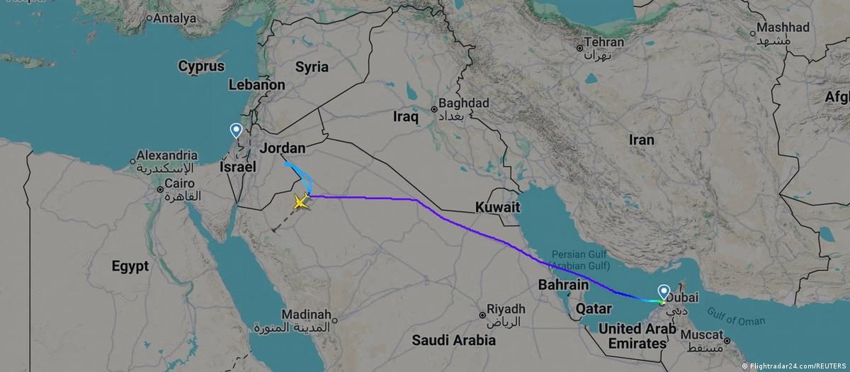 迪拜航空客机驾驶舱两飞行员互殴 一人昏迷紧急迫降沙特 1 Flightradar24上的迪拜航空飞行路线图