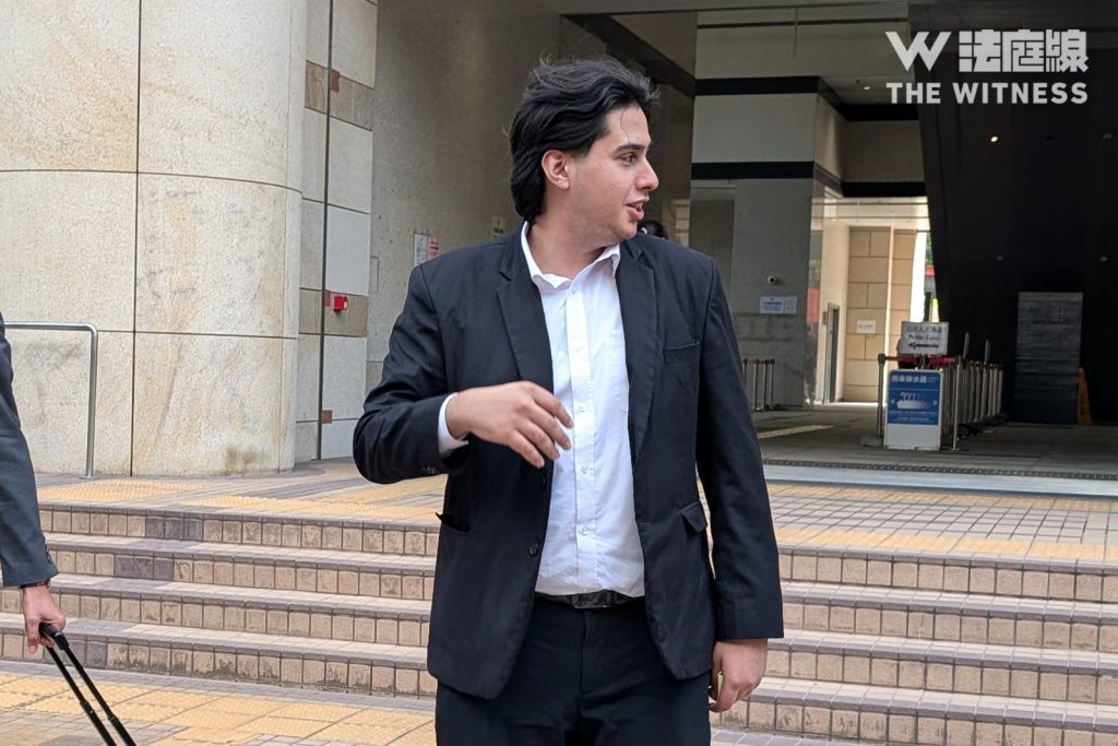 男子葵涌广场与警争执案 警员否认主动推被告 播片后同意为保持距离曾触碰对方 1 被告 王志輝 Khan, Adeel