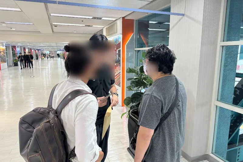 李姓男子返台后在机场遭拘提的画面