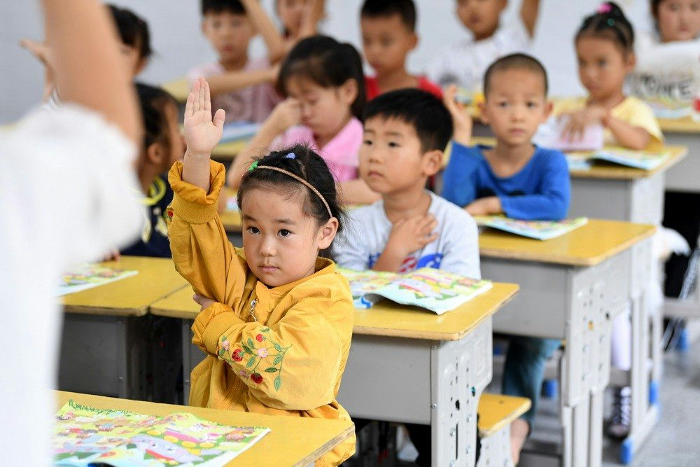 位於安徽省金寨縣南溪鎮的金寨縣希望小學，一名學生正在上課。（人民網）