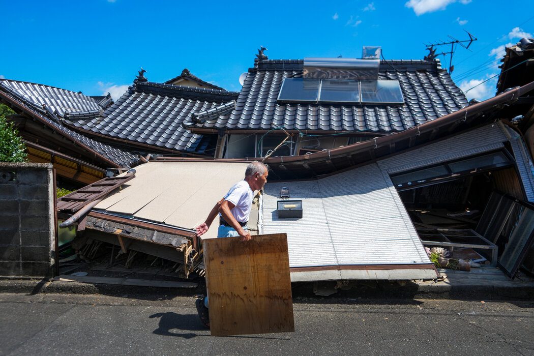 日本“副首都”争夺战:防范灾害还是政治“淘金”? 1 上个月日本九州地震后,一栋倒塌的房屋。