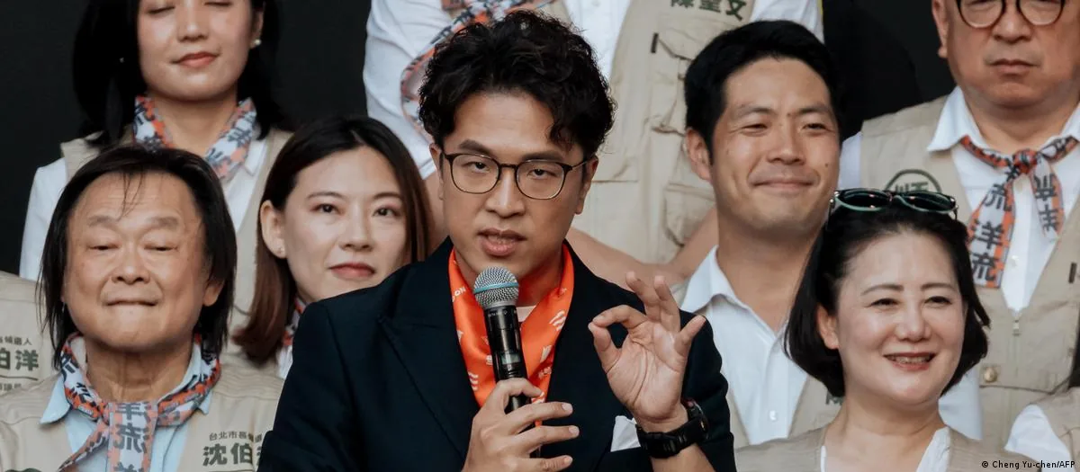 图为10月3日，沈伯洋现身他的竞选总部成立造势活动演说。