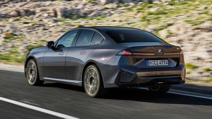 宝马新一代3系亮相 内外全换新加顶配3.0T直六 5 3a46505cb93e7f24208fbfdf9e70340b160edf66a9ce4c1e3ad85ce464172171 article