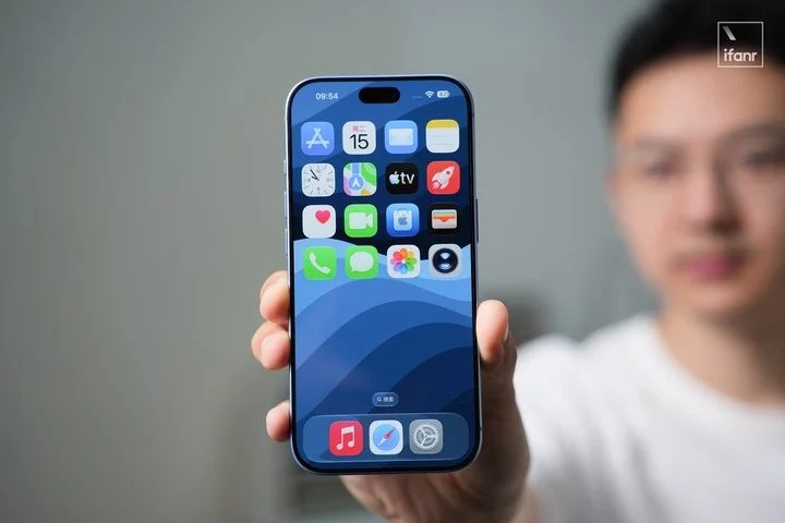 iPhone 18评测:折叠屏首发苹果Duo 磨砂屏解决折痕难题 4 3a929aa169810cd634776e77d39921b7e0f050e12b1c8e9edc928454b2e280e1 article