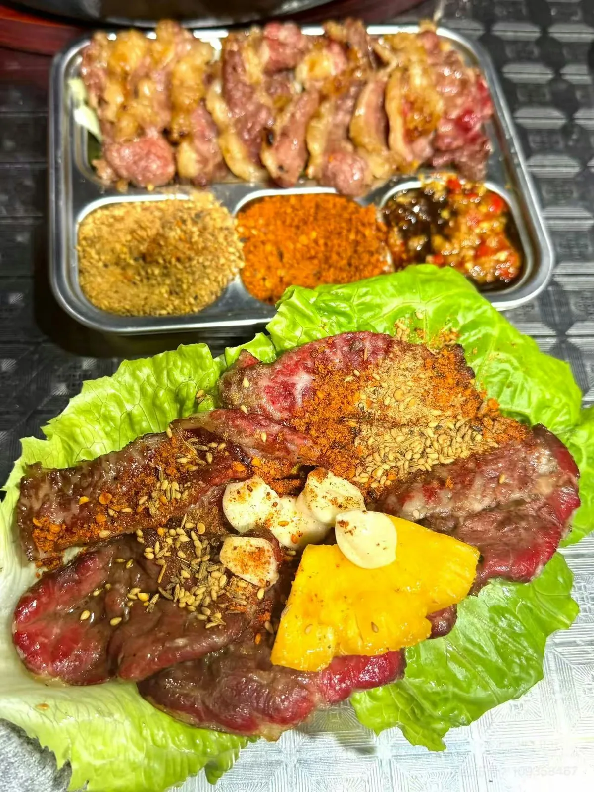 深圳10间烧肉推介:泥炉烤肉、红酒牛肋条、一米牛大肠 4 潮潮超級燒主打明檔鮮切、炭火現烤,走平價市井路線,肉品每日新鮮供應。(小紅書@史迪醬)