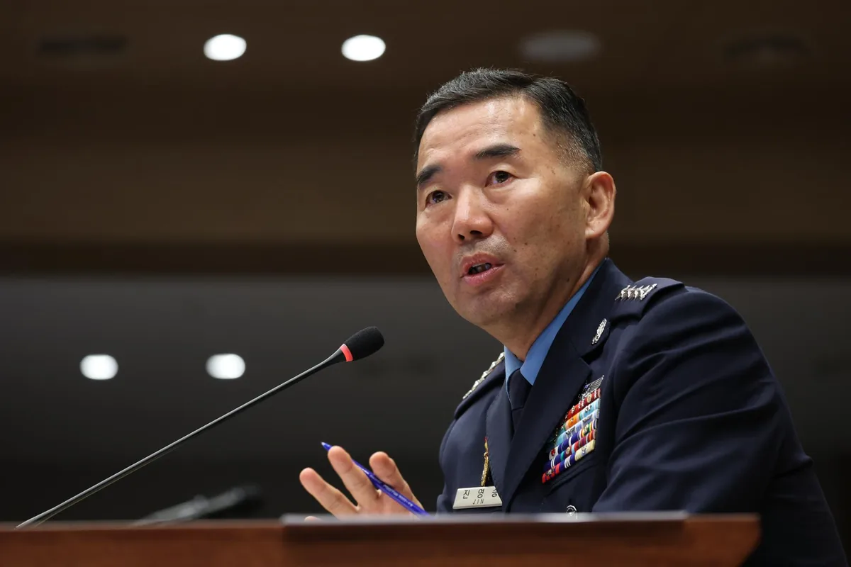 资料照片：韩国参联会议长10月8日在国防部举行的国会国政监查中发言。