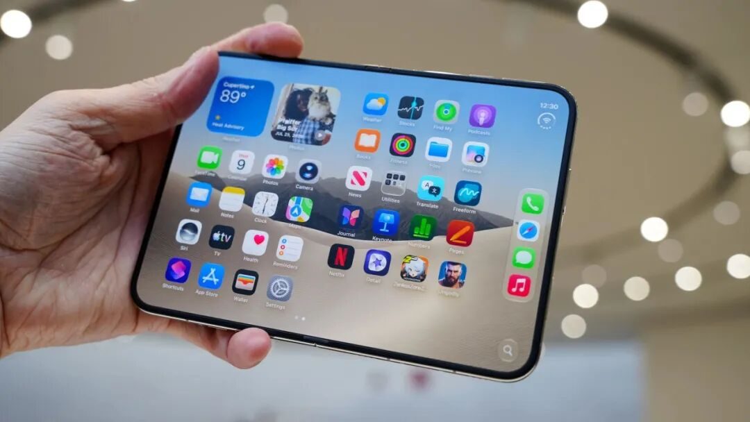 iPhone Duo迟到七年 苹果靠十二年地基补齐折叠屏软件课 1 图片
