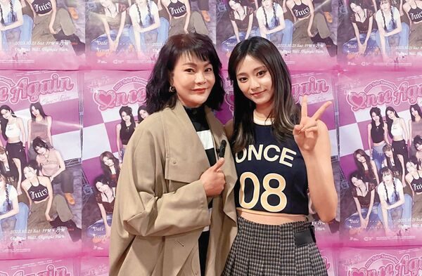中共鎖定周子瑜／表態一中換中國娛樂市場　周子瑜合約到期遭北京鎖定拉攏