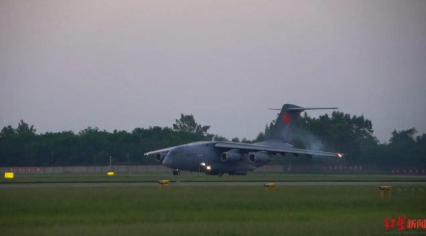 西藏泥石流3死558人失联 运-20翼龙无人机赴灾区救援 1 西部戰區空軍一架「運-20」搭載西部戰區指導組趕赴西藏。(紅星新聞)