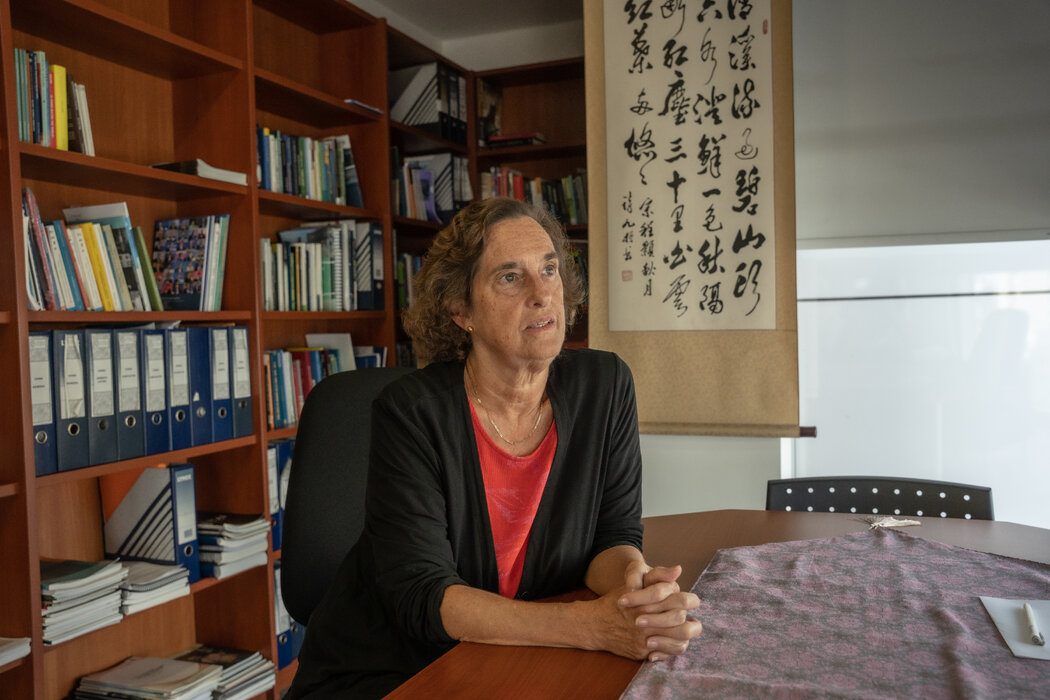 美国施压秘鲁疏远中国 钱凯港证明谈何容易 6 利马太平洋大学的中国问题专家辛西娅·桑伯恩表示,美国官员批评中国在秘鲁的投资,“但他们无法让这种批评站得住脚”,而且也没有提出任何可与之相提并论的替代方案。