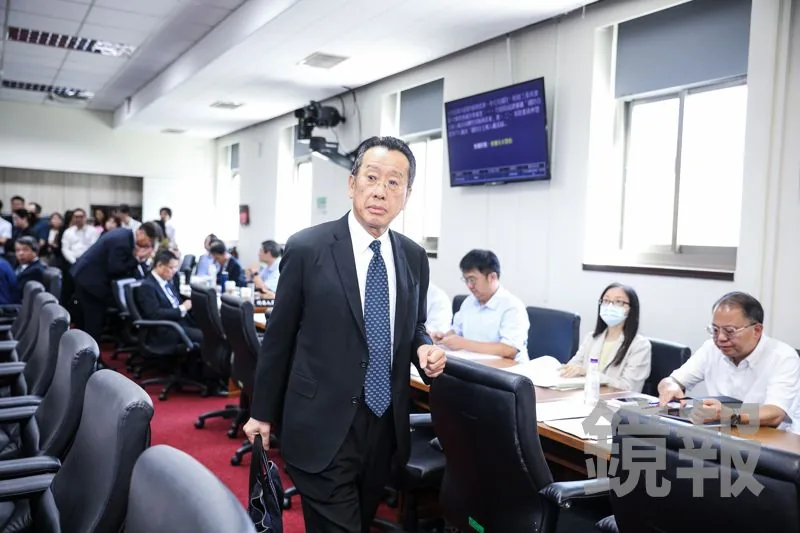 顾立雄在立法院会议现场