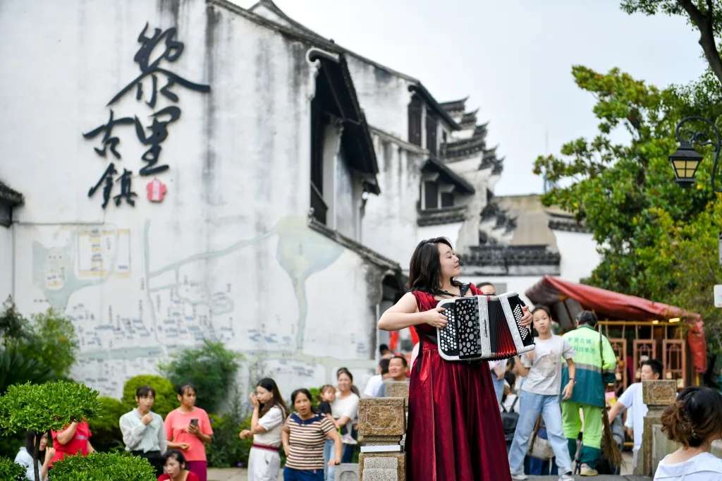 奔赴“县”场|像江苏又像浙江,费孝通一辈子放不下的地方 3 4092645c413aec3a2b3076516dee252ac7d9e5872c10538057ef8fbc8052cbda article