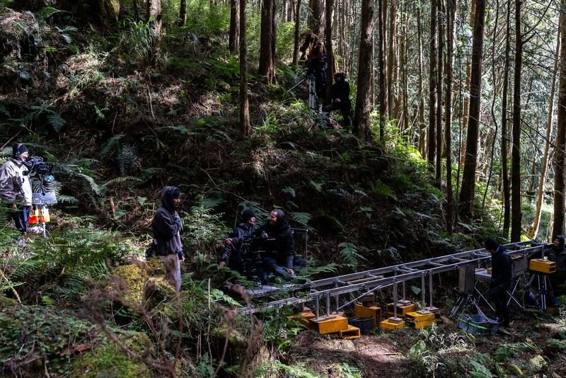 从山神、鹿群到云豹:陈芯宜走了20年,抵达《云在两千米》 2 陳芯宜即將於明年推出的劇情長片新作《樹人》,深入台灣高山實景拍攝。(照片提供/一種態度電影股份有限公司)