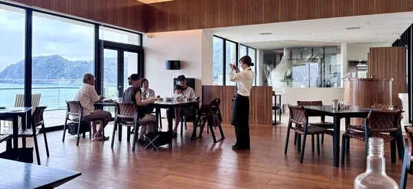 瑞风号专程停靠的鸟取隐世米其林餐厅 无人小站旁海景意大利面 29 ▲▼鳥取岩美Al Mare義大利餐廳與東濱海岸。(圖/《小虎食夢網》授權提供)