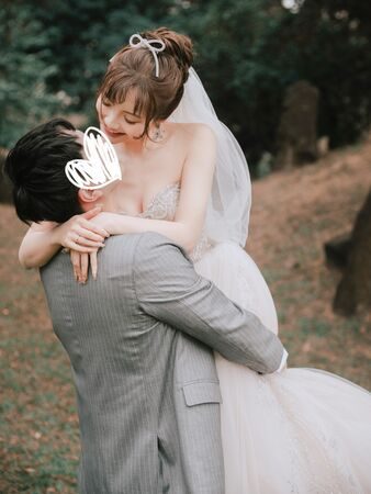 香草姐姐毕业4年「无预警PO婚纱照」!难得解放低胸开高衩:真幸福 | ETtoday星光云 | ETtoday新闻云 1 ▲▼香草姐姐,米卡米。(圖/翻攝自Instagram/mikamimiii_)