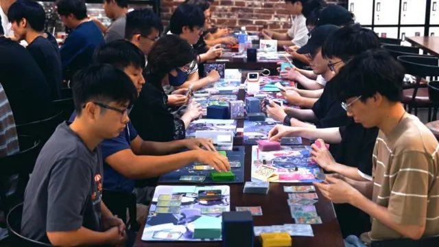 不少顾客在Eric店里进行对战