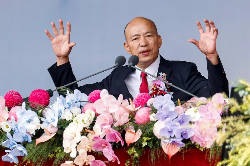 赖清德国庆讲话:增加国防投资不是挑衅,是为吓阻战争 1 立法院长韩国瑜国庆典礼致词说:”台湾的民主绝对不能被全世界认为是假民主、真独裁",這一段脱稿内容引起瞩目。
