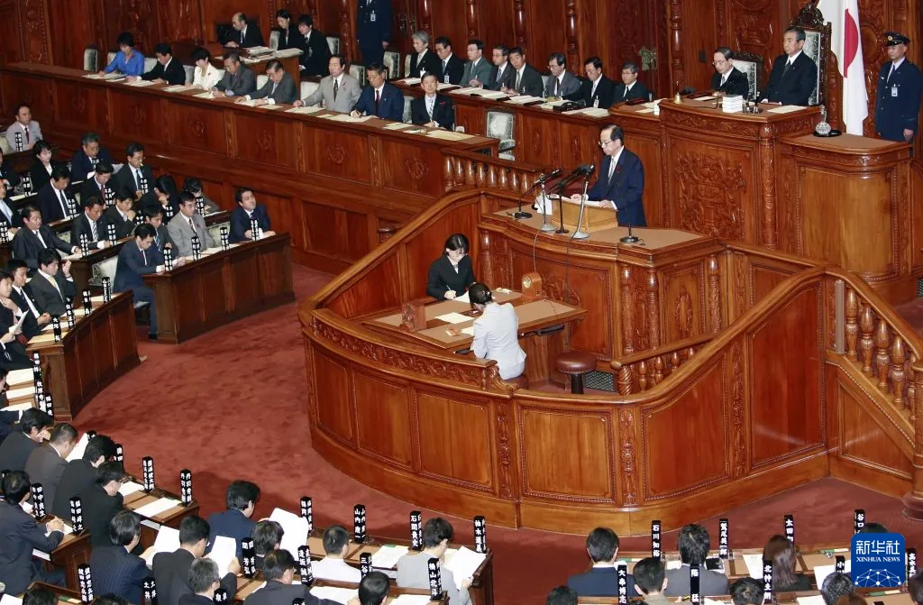 2007年10月1日,新任首相福田康夫在日本国会众议院发表施政演说(资料照片)