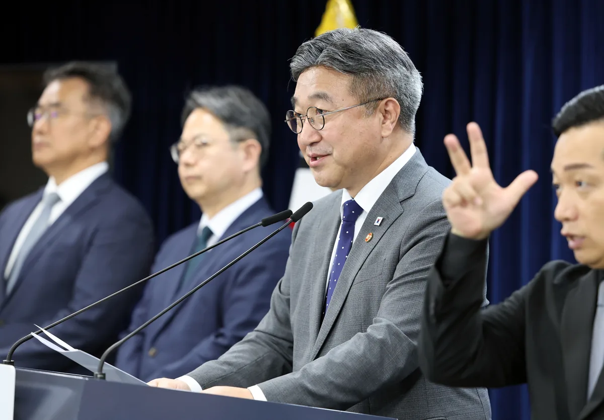 韩国行政安全部长官在记者会上公布第二轮中央机关迁往世宗的方案