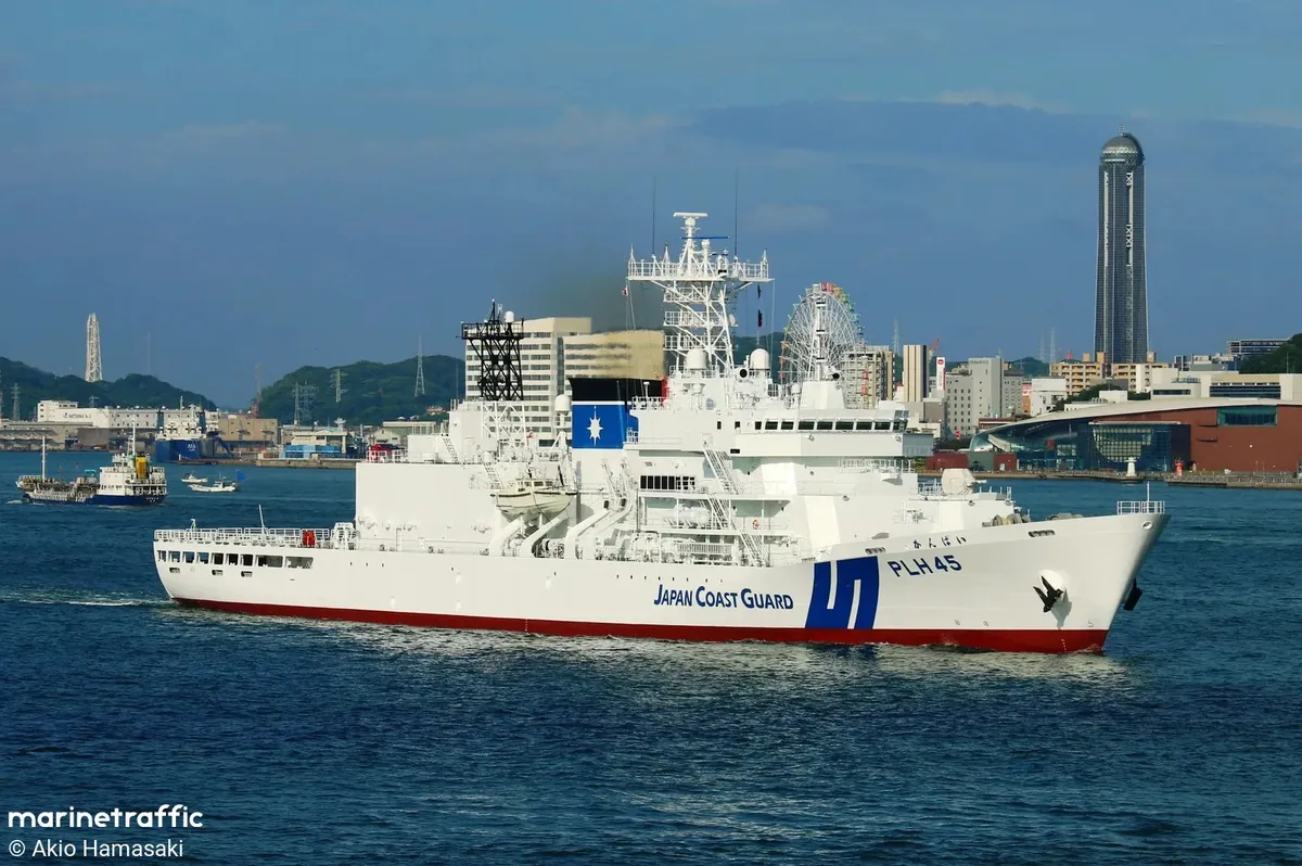 日本海上保安厅巡视船在港口航行（资料照片）