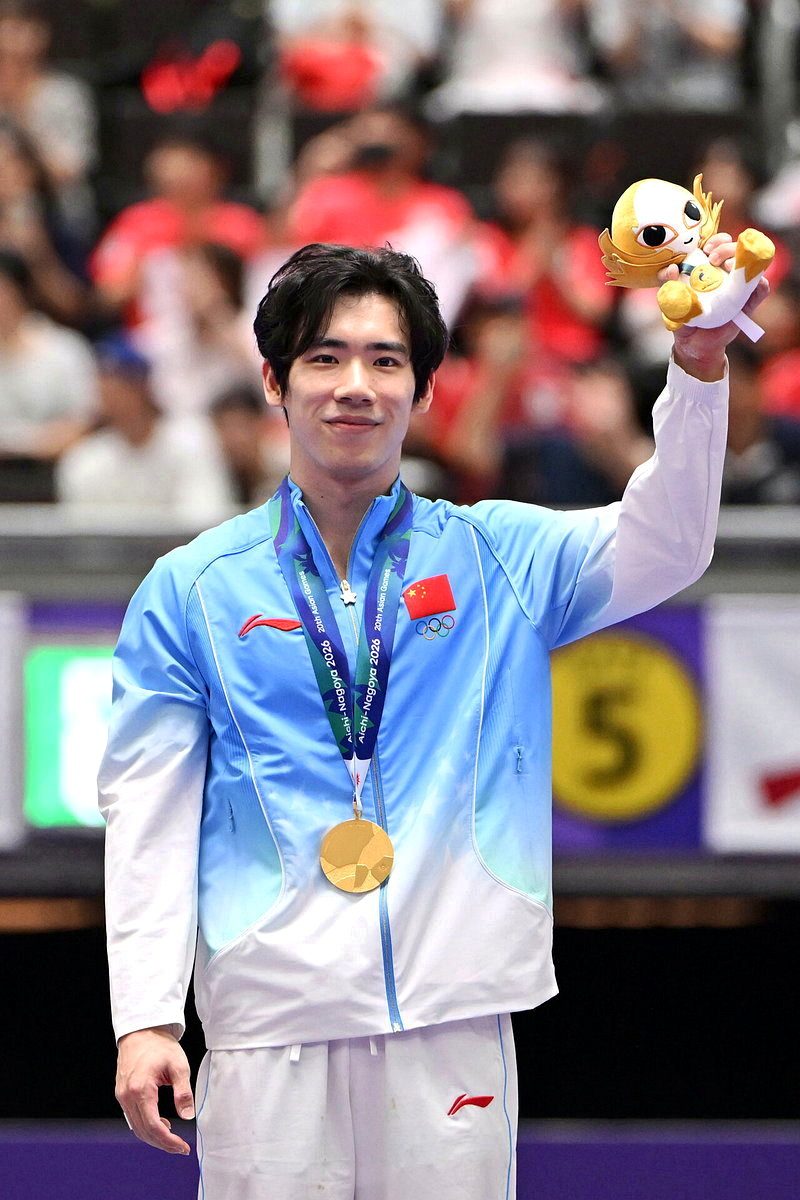 愛知·名古屋亞運會競技體操男子全能決賽中，中國選手張博恒以85.065的總得分獲得冠軍。 </p><!--7--><p>
(中新社)