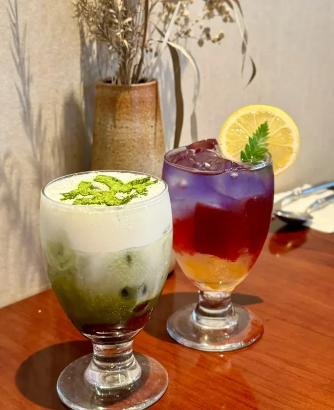 推介瑠璃蝶豆花梳打。（Konglui.food@小紅書）