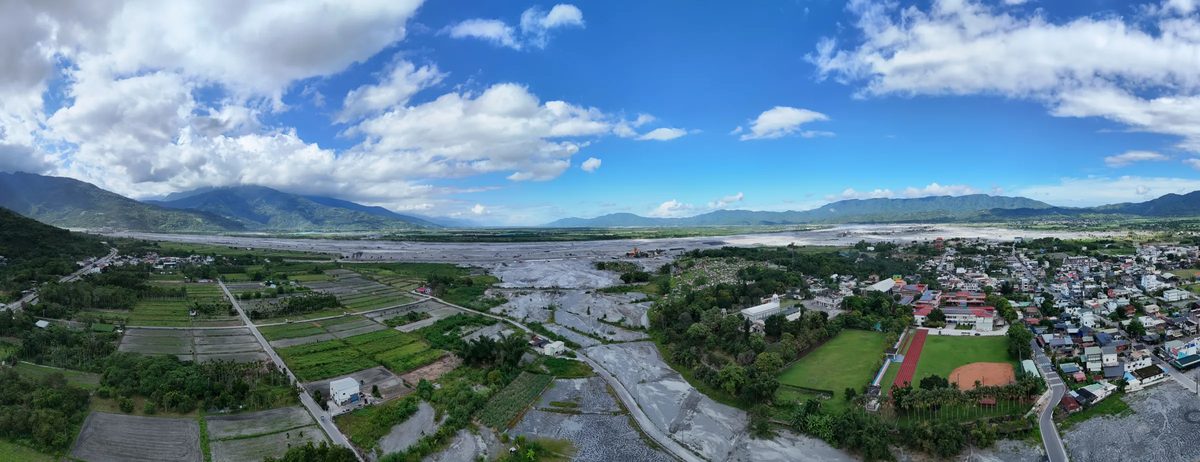 马太鞍洪灾满一年 便桥已通商家仅剩两三成 光复重建仍艰难 6 20260918-馬太鞍專題,無人機空拍畫面。(方儉攝)