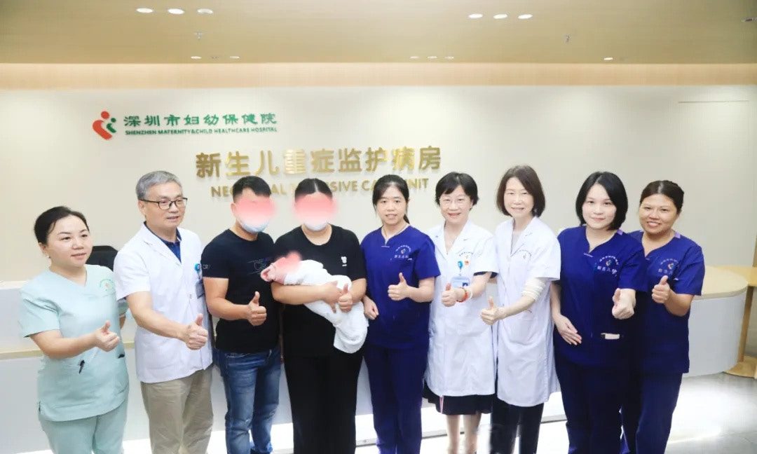 小澤寶」一家與醫護團隊（微信視頻號@深圳晚報）