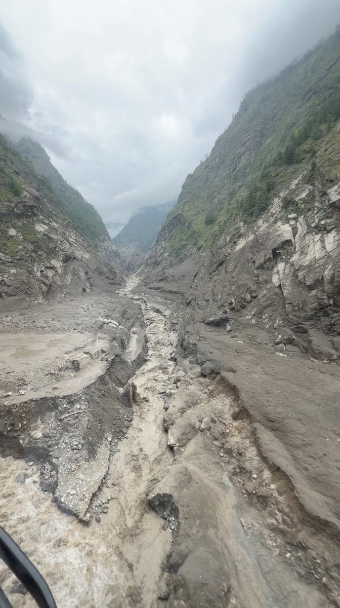 喜马拉雅冰崩致泥石流 中尼近3000人失踪仅7分钟逃生 6 尼泊爾與中國西藏邊境地區2026年8月26日爆發泥石流,造成大量傷亡,圖為尼泊爾一側情況(Handout via REUTERS)