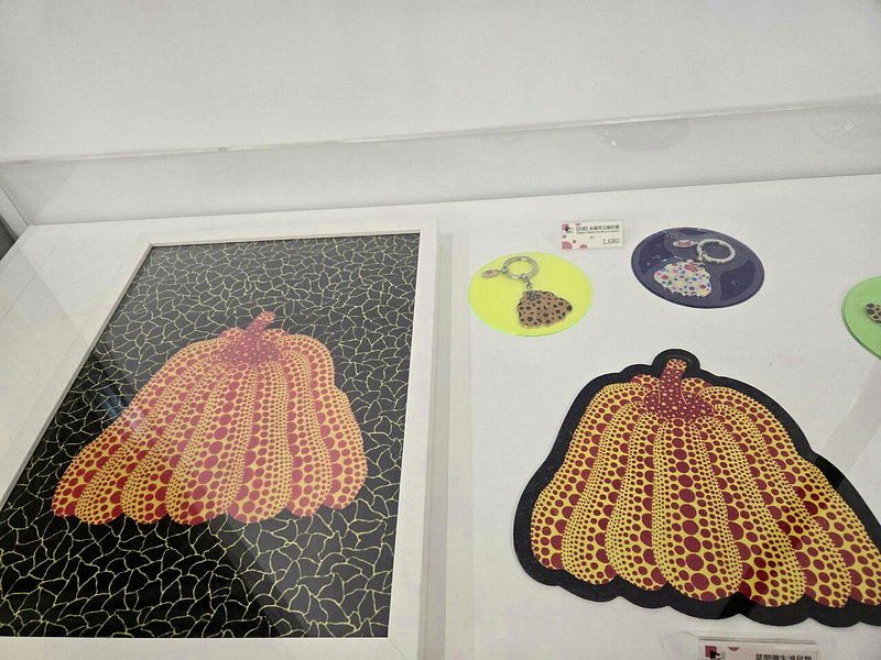 透過草間彌生的藝術魔棒，原本在日本文化中不受歡迎的南瓜，成為時尚的icon和文創...