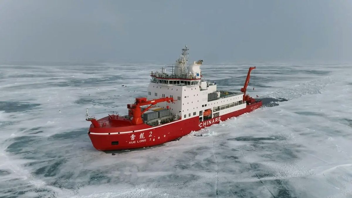 历时3个月考察 「雪龙兄弟」返航上海 刷新北冰洋生态认知 2 執行中國第16次北冰洋考察任務的「雪龍」號、「雪龍2」號船返航。(央視新聞)