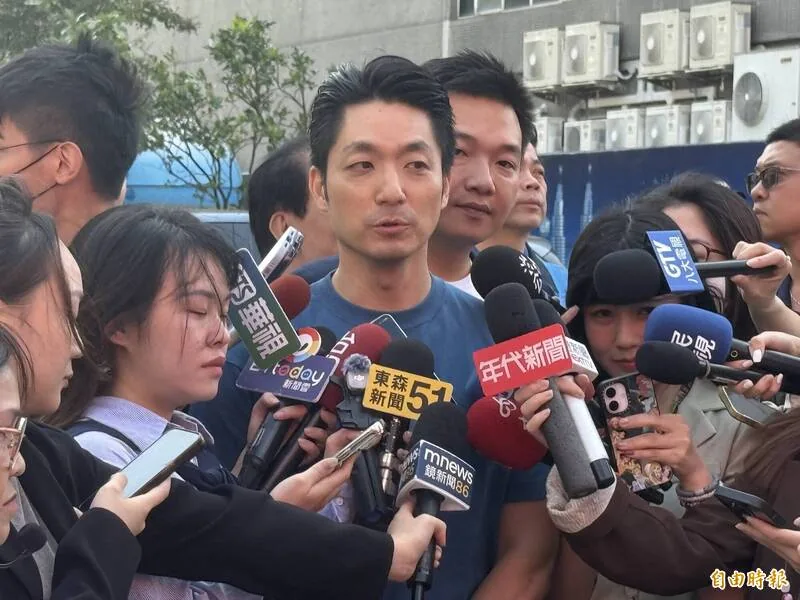 蒋万安接受媒体访问