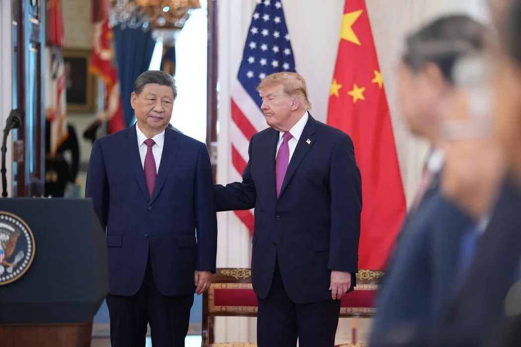 人工智能末日警告?中国人为何“不买帐” 2 上周四,特朗普总统与中国最高领导人习近平在白宫。部分科技高管与官员警告称,人工智能对人类构成生存威胁,并呼吁北京与华盛顿开展合作。