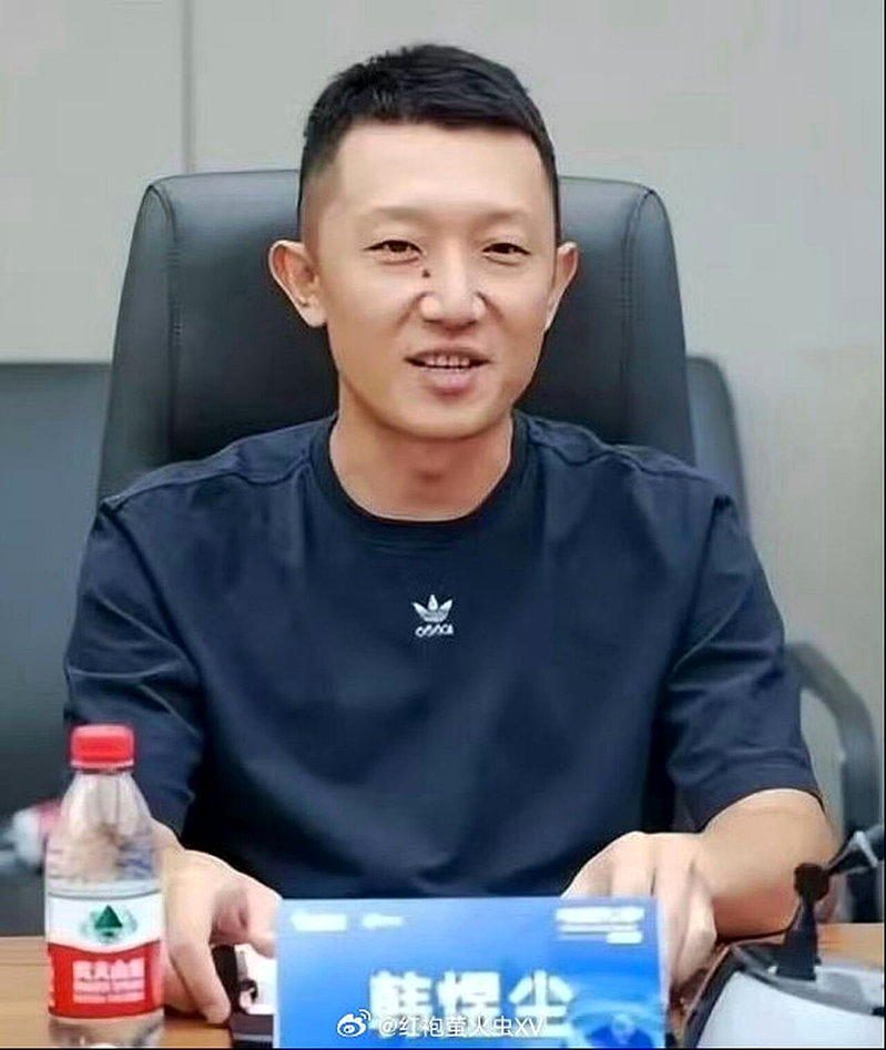 科大讯飞高管出轨人妻下属互称「宝宝」 床上对话全曝光 2 韓煜塵為資深公關人,曾獲選為「十大年度品牌人物」。(取材自微博)