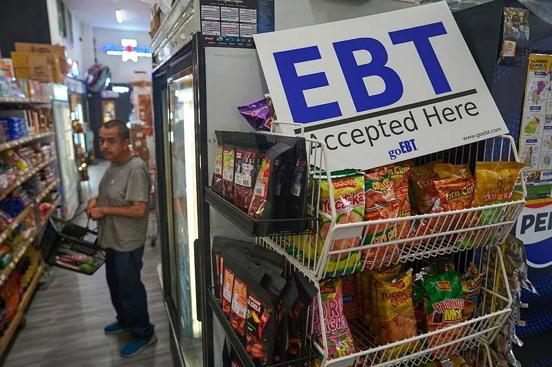 商店内接受电子福利卡付款标志的资料照片