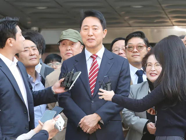 吴世勋10月23日在首尔高等法院二审宣判后受访