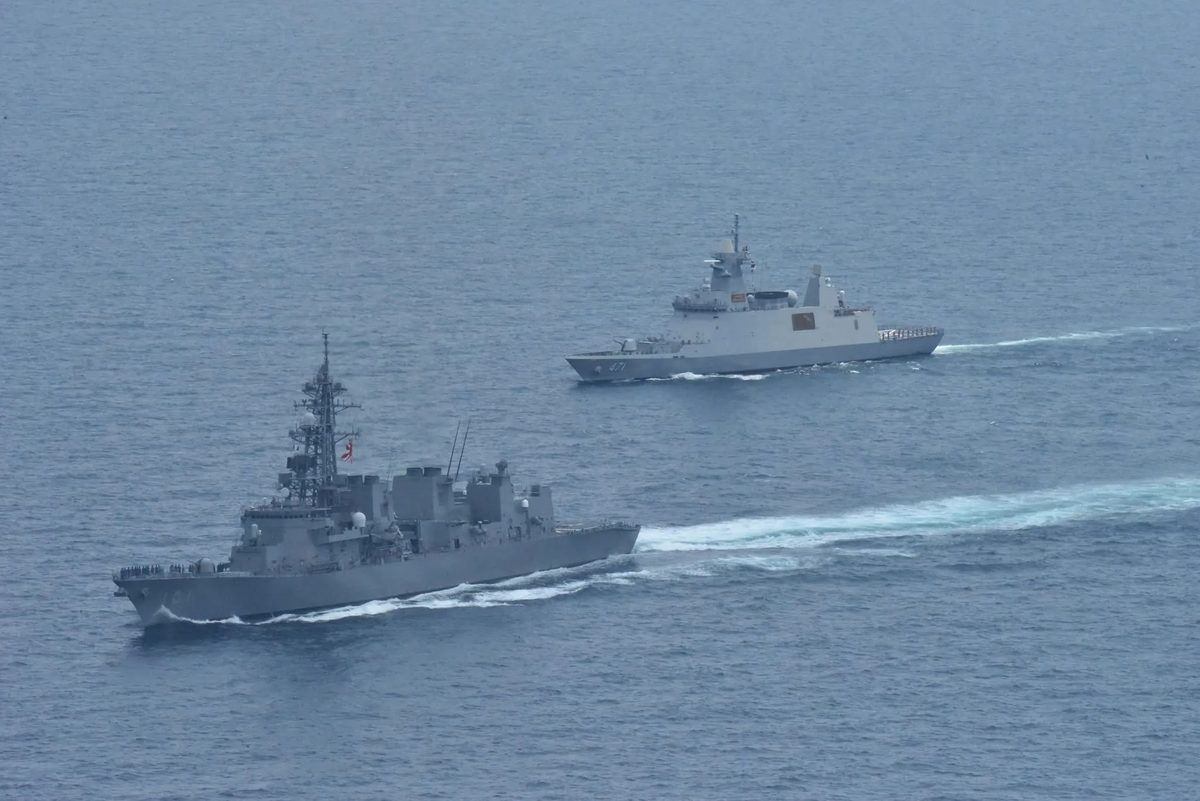 韩系军武再下一城!韩华睽违8年再获泰国青睐,160亿订单打造新一代巡防舰 1 泰國海軍現役多功能巡防艦「蒲美蓬號」(HTMS Bhumibol Adulyadej,右後)與日本防衛艦進行聯合演習。(取自自衛隊粉專)