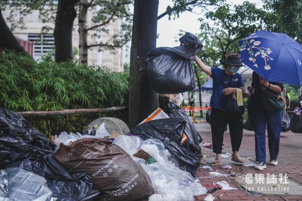支联会案裁决.庭外|一排队女子被指怀疑衣服有煽动意图 被带上警车押走 8 5d2d72be445a4915309f5ec8c6ac9fa414216ee83ce4833273b38e65ff6bcc60 article