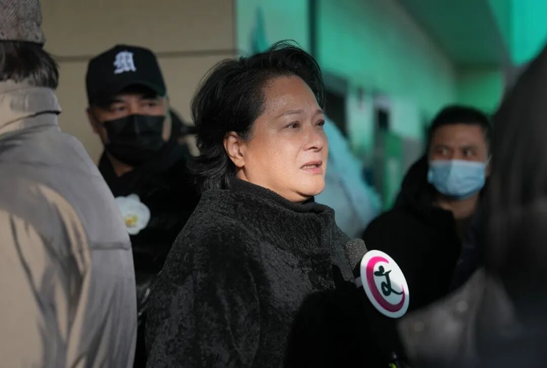 演员何晴追悼会举行,其子追思母亲:北京这场雪像是为她而下 5 5dd3ef927f7dc288838713e788667be4dd177b8307f27c5bc5e8394de4aa0fc1 article