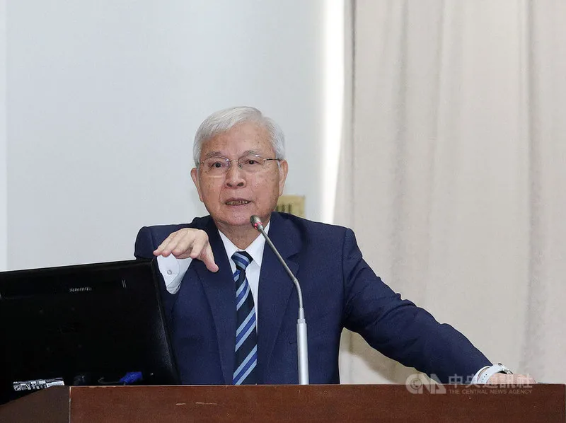 10月28日，台湾中央银行总裁杨金龙在立法院财政委员会报告业务。