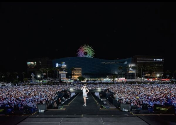 ▲周子瑜日前首度以個人身分在高雄啤酒節演出。（圖／翻攝自IG）