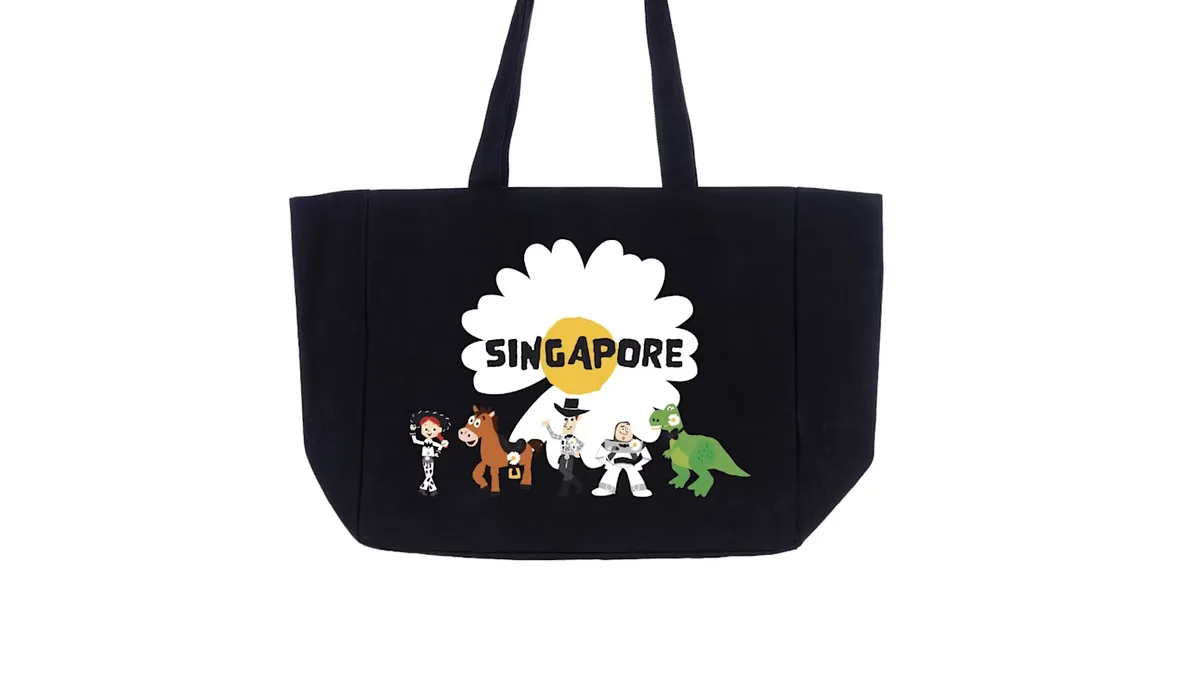 G-DRAGON x Toy Story快闪店10月16日开跑!逾100款联名周边、新加坡限定商品,还有巨型Woody和Buzz等你打卡! 4 (图:Mighty Jaxx提供)