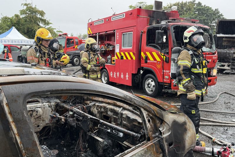 8月22日的爆炸案，造成多戶鄰近民宅、十多輛汽車及消防車受損，財務損失高達上億元。（攝影／曹馥年）
