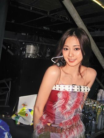 中共鎖定周子瑜／表態一中換中國娛樂市場　周子瑜合約到期遭北京鎖定拉攏