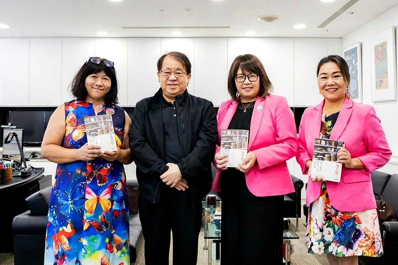 朱宗庆打击乐团创团40年美国首演 为重建家园筹资305万美元 1 及時雨基金會會長暨世界華人工商婦女企管協會北加州分會會長羅倩如(右二)表示,朱宗...