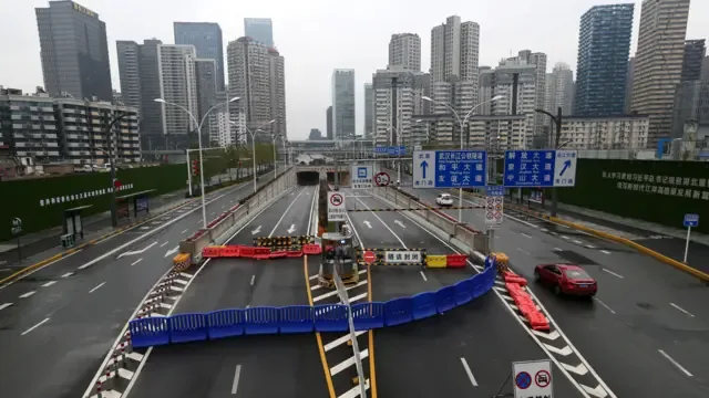 武汉长江隧道武昌方向入口被封闭（25/1/2020）