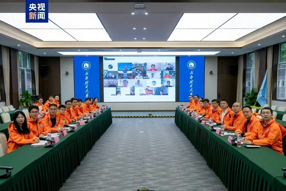 尼泊尔泥石流跨越国界 中尼科学家联合溯源562人遇难灾害 1 中國、尼泊爾科學家開展跨境巨災應急聯合科考。(央視新聞)