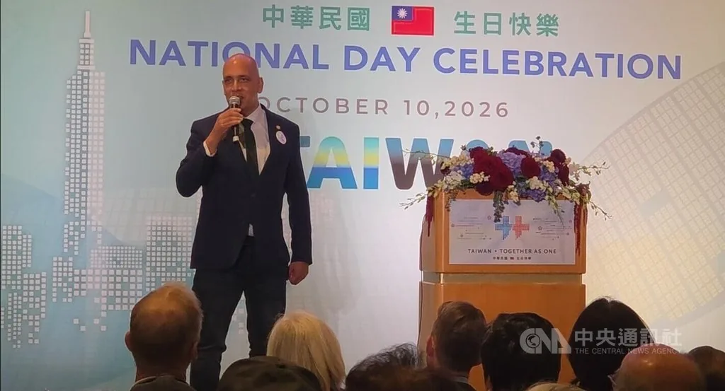 费必得在温哥华双十国庆酒会上讲话(资料图)。